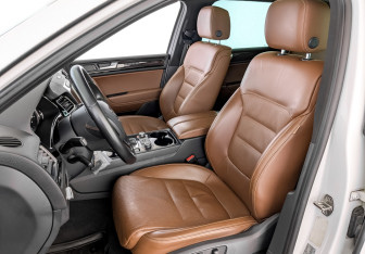 Подержанный автомобиль Volkswagen Touareg 2014 года (21 фото)