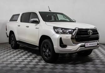 Подержанный автомобиль Toyota Hilux 2021 года (3 фото)