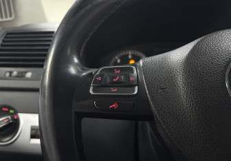 Подержанный автомобиль Volkswagen Multivan 2013 года (29 фото)