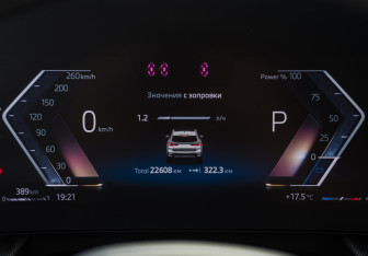 Подержанный автомобиль BMW X1 2023 года (11 фото)