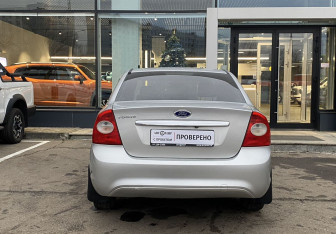 Подержанный автомобиль Ford Focus Sedan 2008 года (6 фото)