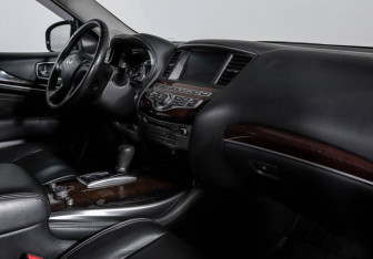 Подержанный автомобиль Infiniti JX 2013 года (9 фото)