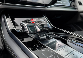 Подержанный автомобиль Audi Q8 2021 года (16 фото)
