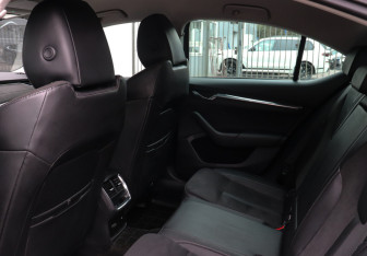 Подержанный автомобиль Skoda Octavia Liftback 2020 года (10 фото)