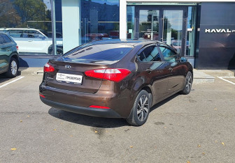 Подержанный автомобиль Kia Cerato Sedan 2016 года (5 фото)