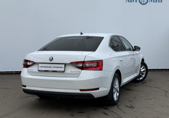 Подержанный автомобиль Skoda Superb Liftback 2016 года (5 фото)