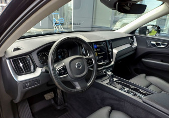 Подержанный автомобиль Volvo XC60 2020 года (23 фото)