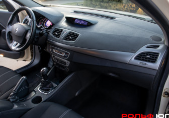 Подержанный автомобиль Renault Fluence 2013 года (7 фото)