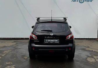 Подержанный автомобиль Nissan Qashqai 2010 года (7 фото)