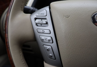 Подержанный автомобиль Infiniti QX80 2015 года (15 фото)