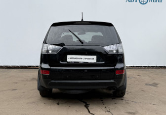 Подержанный автомобиль Mitsubishi Outlander 2007 года (6 фото)