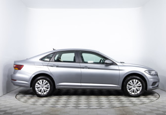Подержанный автомобиль Volkswagen Jetta Sedan 2020 года (4 фото)