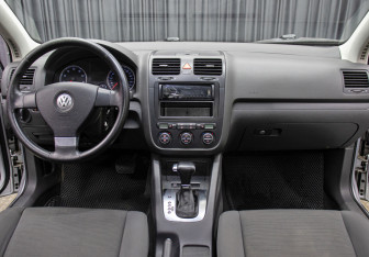 Подержанный автомобиль Volkswagen Golf Hatchback 2008 года (14 фото)