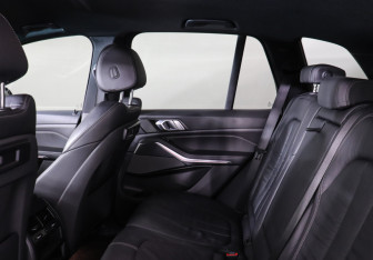 Подержанный автомобиль BMW X5 2019 года (14 фото)