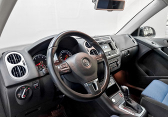 Подержанный автомобиль Volkswagen Tiguan 2013 года (17 фото)