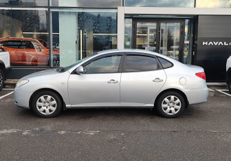 Подержанный автомобиль Hyundai Elantra Sedan 2008 года (8 фото)