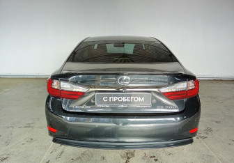 Подержанный автомобиль Lexus ES 2016 года (5 фото)
