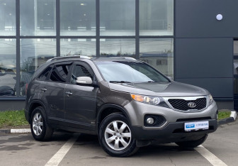 Подержанный автомобиль Kia Sorento 2011 года (3 фото)