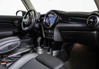 Подержанный автомобиль MINI Hatch 2021 года (13 фото)