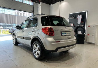 Подержанный автомобиль Suzuki SX4 Hatchback 2009 года (6 фото)