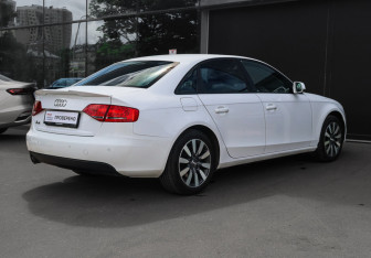 Подержанный автомобиль Audi A4 Sedan 2009 года (4 фото)