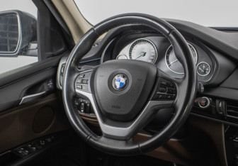 Подержанный автомобиль BMW X5 2015 года (16 фото)