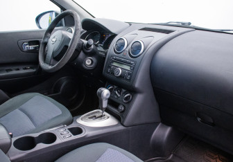 Подержанный автомобиль Nissan Qashqai 2011 года (10 фото)