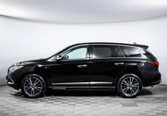 Подержанный автомобиль Infiniti QX60 2017 года (8 фото)