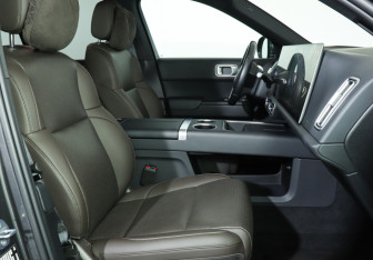 Подержанный автомобиль LiXiang L9 2024 года (15 фото)