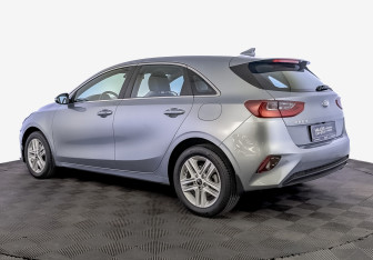 Подержанный автомобиль Kia Ceed Hatchback 2019 года (7 фото)