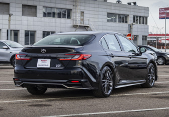 Подержанный автомобиль Toyota Camry Sedan 2024 года (5 фото)