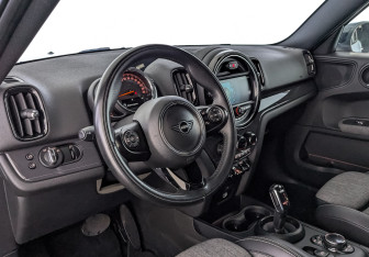 Подержанный автомобиль MINI Countryman 2020 года (15 фото)