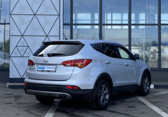 Подержанный автомобиль Hyundai Santa Fe 2014 года (5 фото)