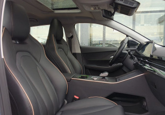 Подержанный автомобиль Omoda C5 2024 года (24 фото)