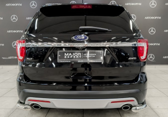 Подержанный автомобиль Ford Explorer 2016 года (6 фото)