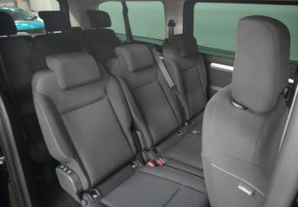 Подержанный автомобиль Peugeot Traveller 2020 года (10 фото)