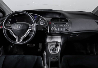 Подержанный автомобиль Honda Civic Hatchback 2007 года (12 фото)