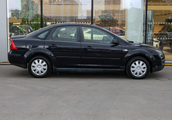 Подержанный автомобиль Ford Focus Sedan 2006 года (4 фото)
