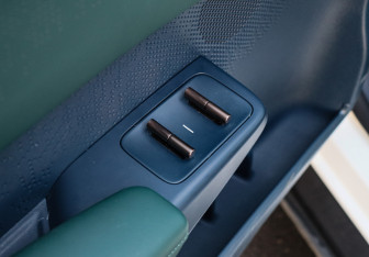 Подержанный автомобиль Zeekr X 2023 года (18 фото)