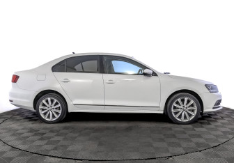 Подержанный автомобиль Volkswagen Jetta Sedan 2017 года (4 фото)