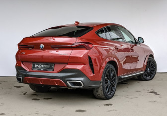 Подержанный автомобиль BMW X6 2021 года (5 фото)
