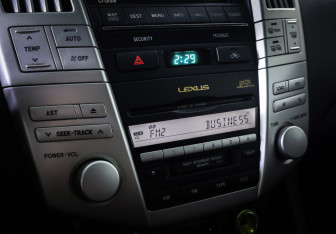 Подержанный автомобиль Lexus RX 2004 года (17 фото)