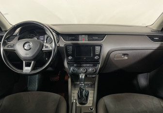 Подержанный автомобиль Skoda Octavia Wagon 2015 года (12 фото)