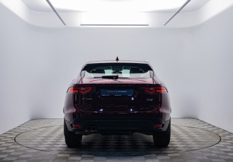 Подержанный автомобиль Jaguar F-Pace 2016 года (6 фото)