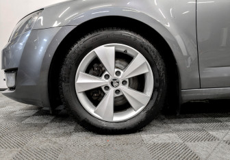 Подержанный автомобиль Skoda Octavia Liftback 2016 года (19 фото)