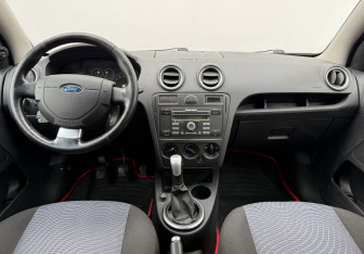 Подержанный автомобиль Ford Fusion 2007 года (12 фото)