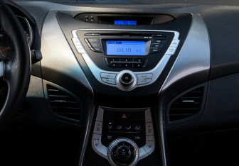 Подержанный автомобиль Hyundai Elantra Sedan 2011 года (10 фото)