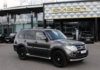 Подержанный автомобиль Mitsubishi Pajero 2011 года (3 фото)
