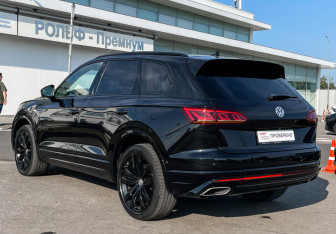 Подержанный автомобиль Volkswagen Touareg 2019 года (7 фото)