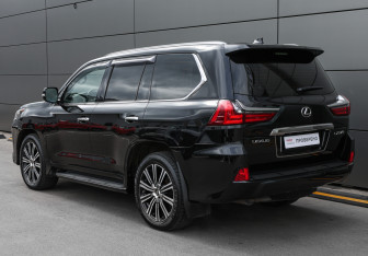 Подержанный автомобиль Lexus LX 2020 года (9 фото)